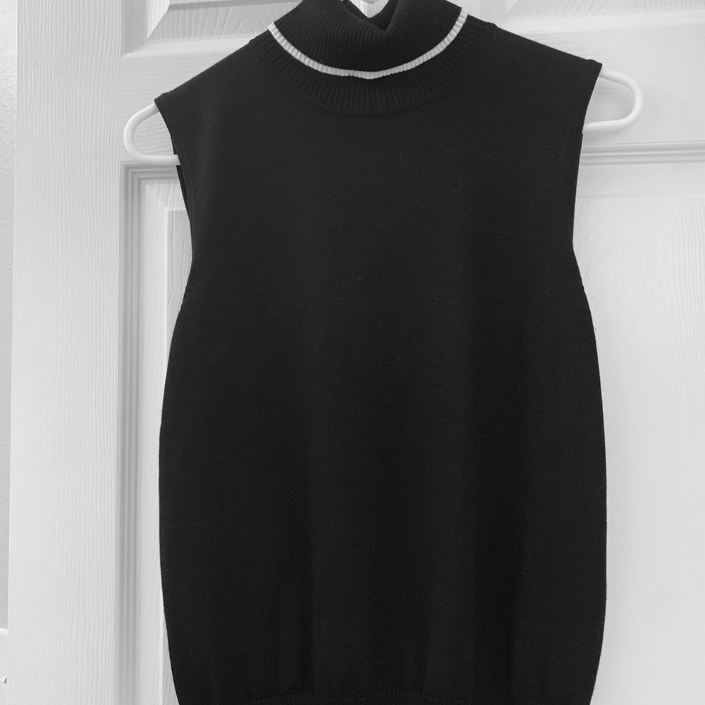 Cable and Gauge black/white piping on neck/ bottom hem turtleneck sweater size M